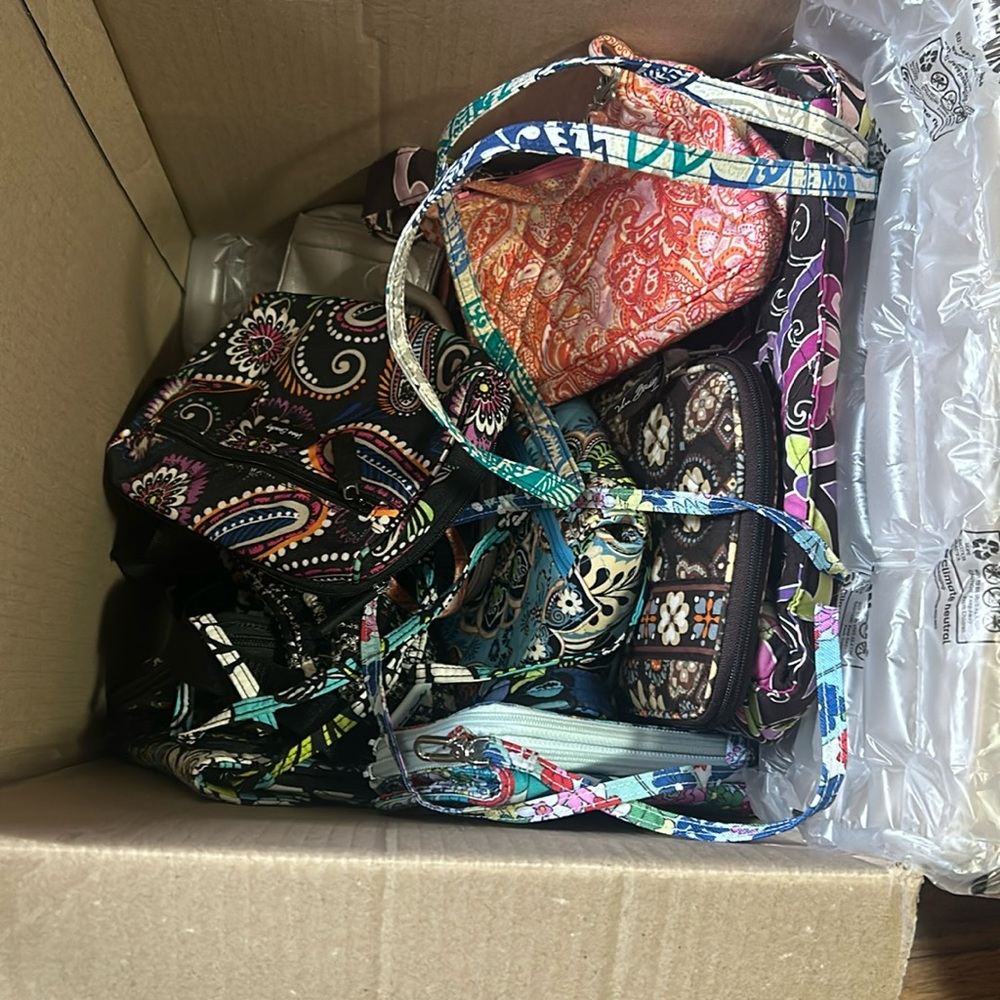 Vera Bradley bags live show listing